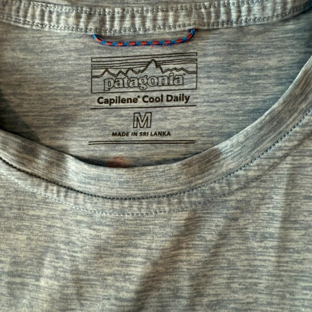 Men's Patagonia Tee, Long Sleeve, Medium, Capilene Cool Daily, Blue - Picture 4 of 5